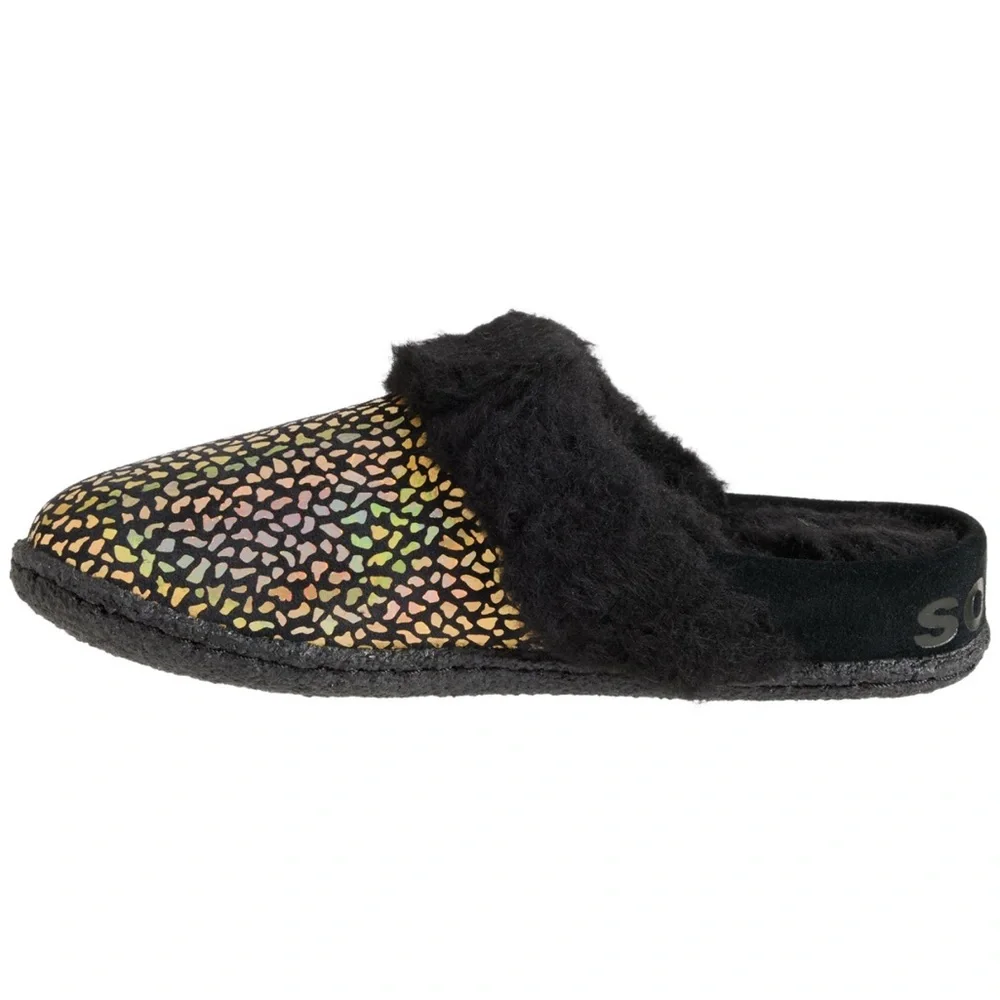 SOREL Youth Nakiska Slide II in Black and gold